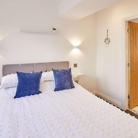 Apt 1 - Queens Court Скарборо Екстер'єр фото