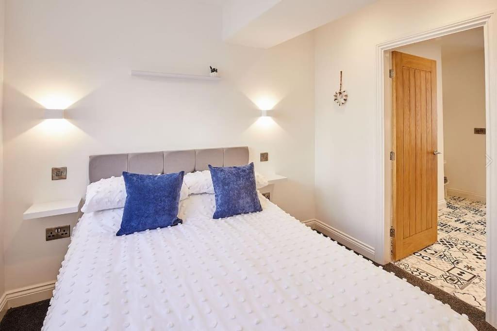 Apt 1 - Queens Court Скарборо Екстер'єр фото
