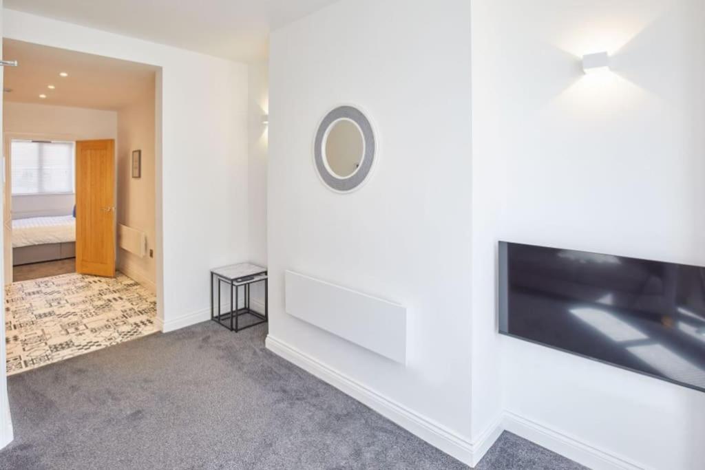 Apt 1 - Queens Court Скарборо Екстер'єр фото
